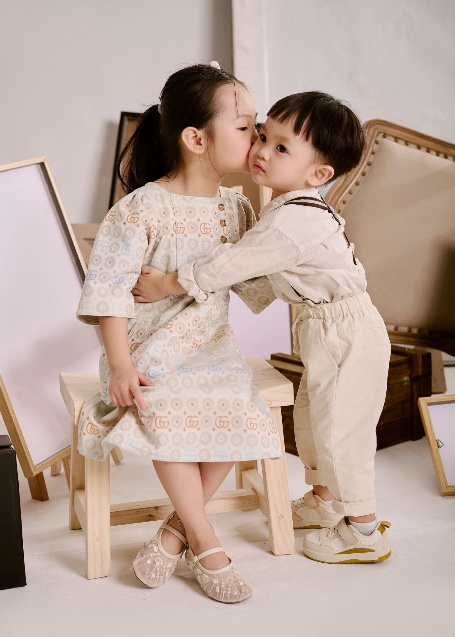 &Aacute;i nữ nh&agrave; đại gia Cường Đ&ocirc; La: Mới 6 tuổi đ&atilde; biết phụ mẹ chăm em, c&oacute; n&eacute;t "mỹ nh&acirc;n" ngay từ nhỏ- Ảnh 6.