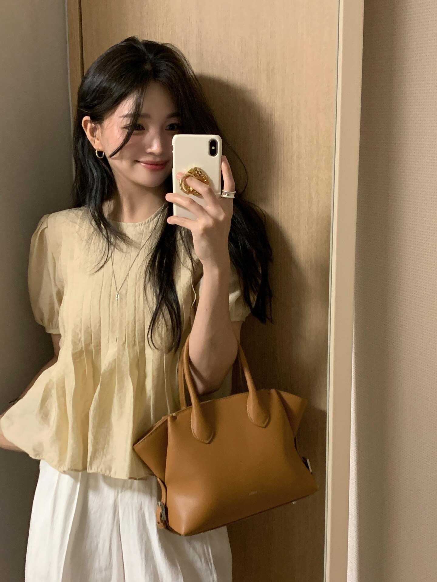 5 mẫu &aacute;o blouse t&ocirc;n d&aacute;ng tốt nhất, cứ mặc l&ecirc;n l&agrave; auto cao r&aacute;o v&agrave; thon thả- Ảnh 5.