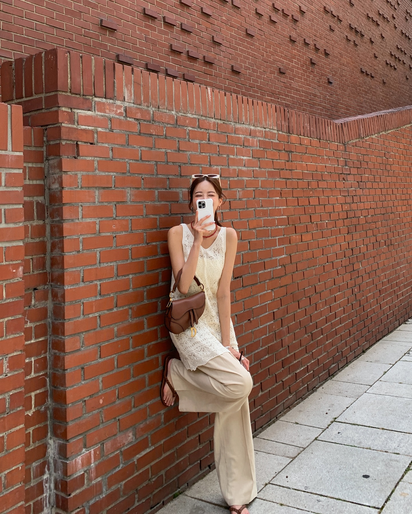 4 c&aacute;ch diện quần ống rộng khi đi du lịch, l&ecirc;n h&igrave;nh sống ảo cực đẹp- Ảnh 5.