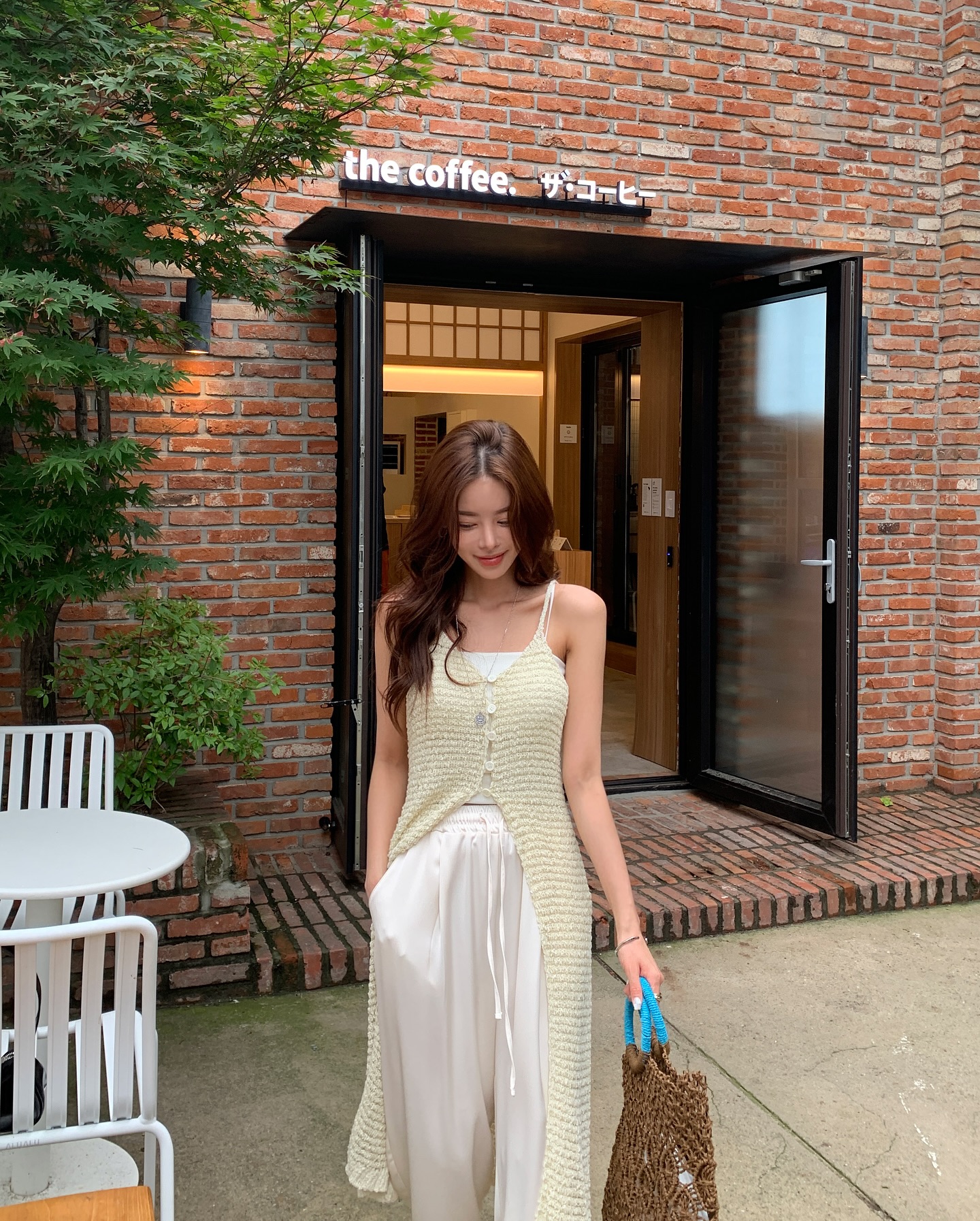 4 c&aacute;ch diện quần ống rộng khi đi du lịch, l&ecirc;n h&igrave;nh sống ảo cực đẹp- Ảnh 3.