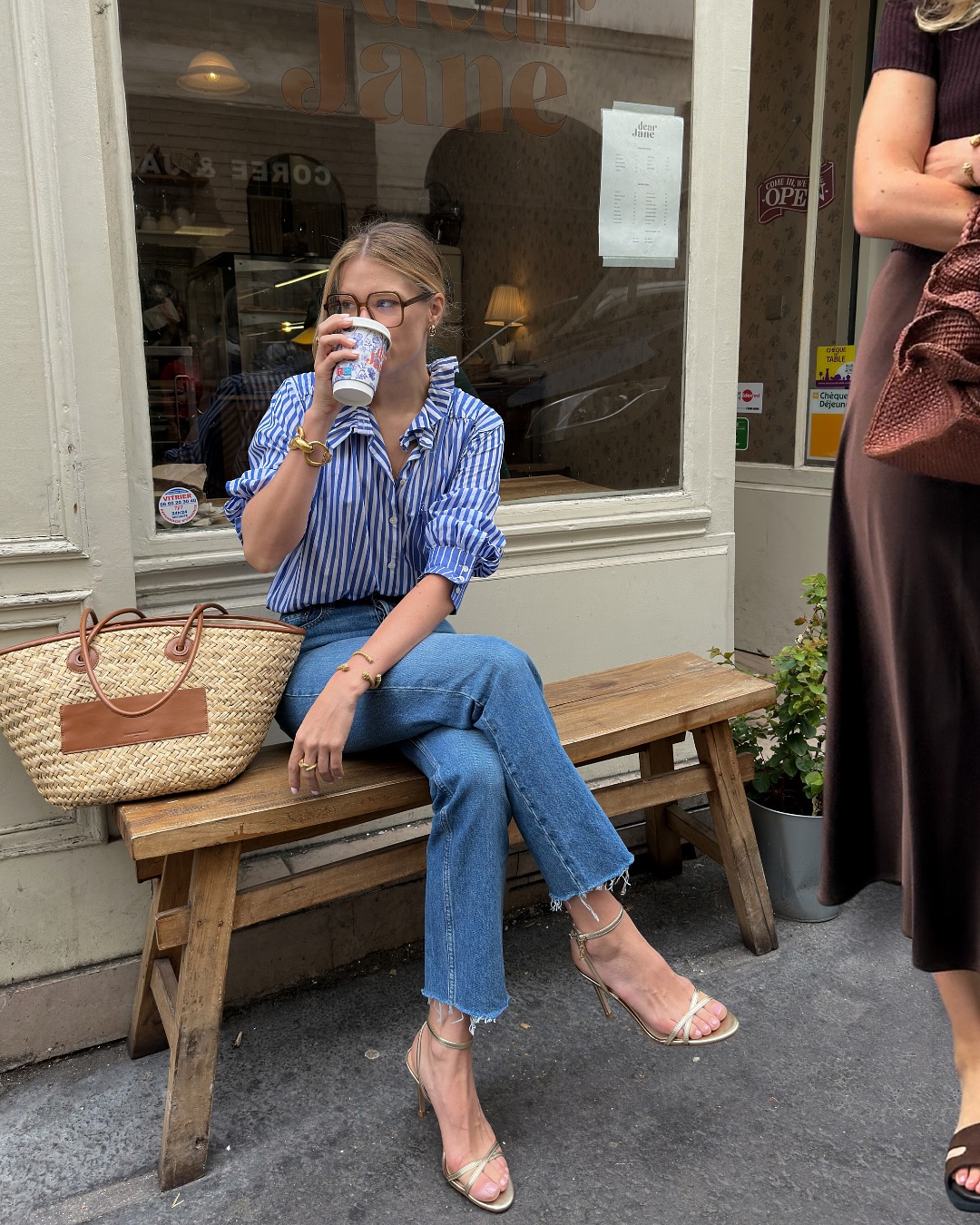 5 c&aacute;ch mặc quần jeans trong m&ugrave;a h&egrave; của phụ nữ Ph&aacute;p- Ảnh 4.