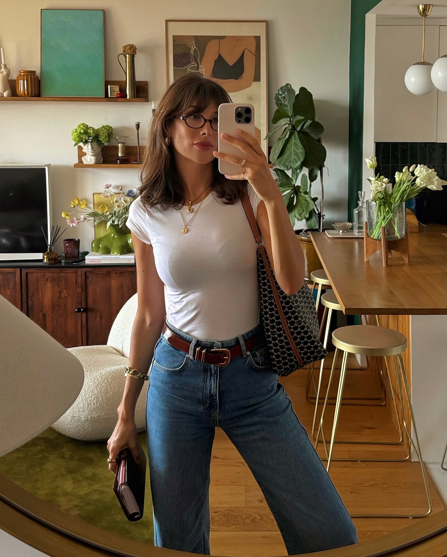 5 c&aacute;ch mặc quần jeans trong m&ugrave;a h&egrave; của phụ nữ Ph&aacute;p- Ảnh 2.