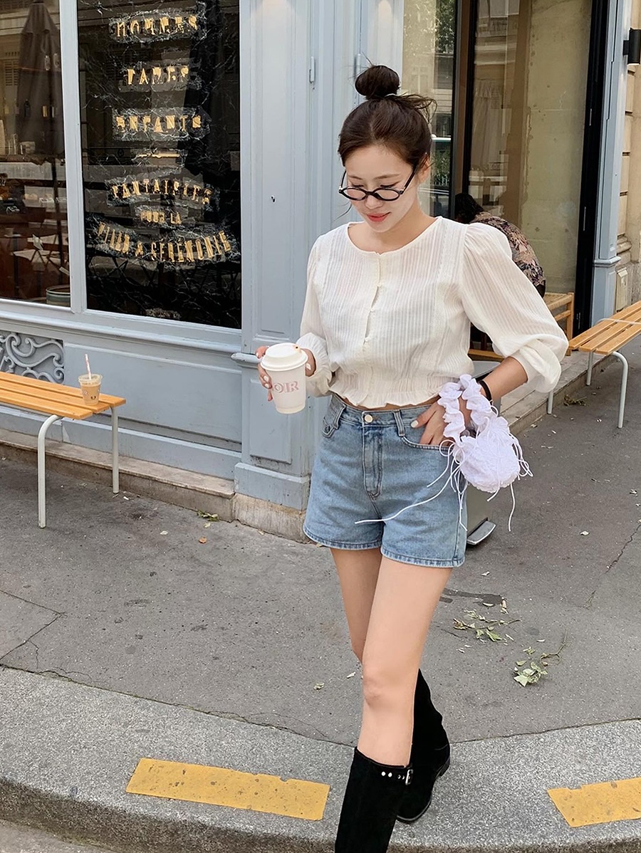 5 mẫu &aacute;o blouse t&ocirc;n d&aacute;ng tốt nhất, cứ mặc l&ecirc;n l&agrave; auto cao r&aacute;o v&agrave; thon thả- Ảnh 4.