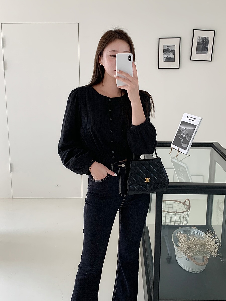 5 mẫu &aacute;o blouse t&ocirc;n d&aacute;ng tốt nhất, cứ mặc l&ecirc;n l&agrave; auto cao r&aacute;o v&agrave; thon thả- Ảnh 9.