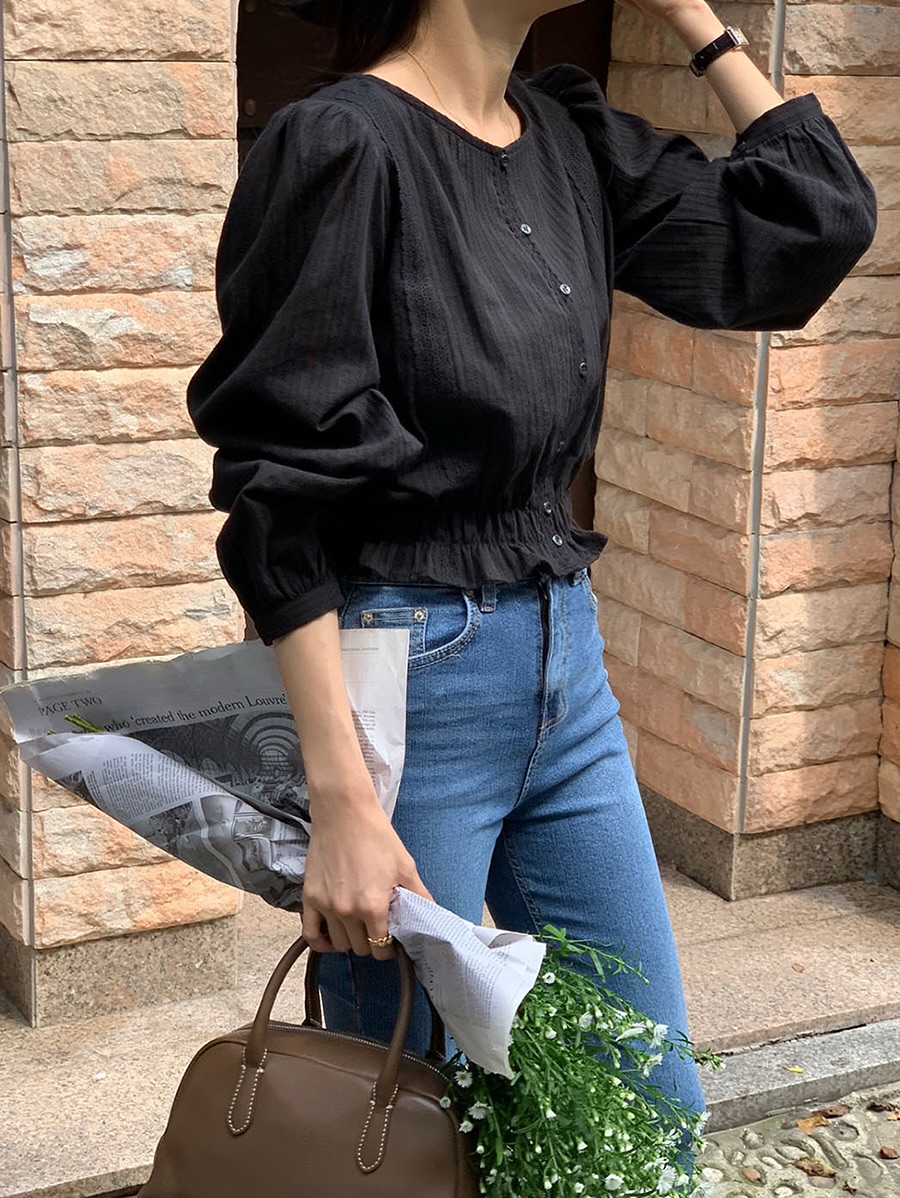 5 mẫu &aacute;o blouse t&ocirc;n d&aacute;ng tốt nhất, cứ mặc l&ecirc;n l&agrave; auto cao r&aacute;o v&agrave; thon thả- Ảnh 8.