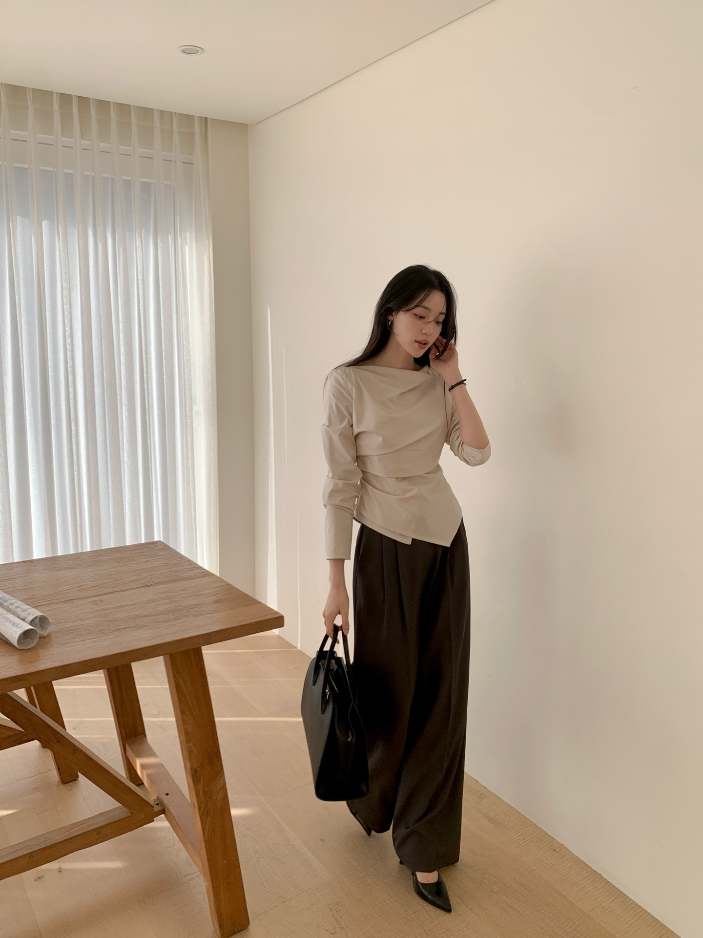 5 mẫu &aacute;o blouse t&ocirc;n d&aacute;ng tốt nhất, cứ mặc l&ecirc;n l&agrave; auto cao r&aacute;o v&agrave; thon thả- Ảnh 1.