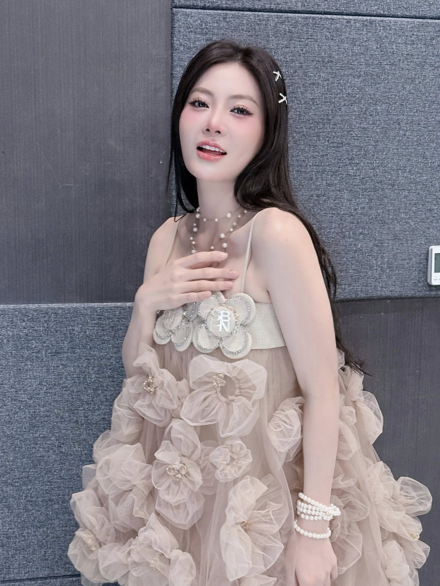 Mẹ đơn th&acirc;n l&agrave; &aacute; hậu, mỹ nh&acirc;n phim giờ v&agrave;ng: Ng&agrave;y c&agrave;ng gợi cảm sau ly h&ocirc;n, vừa l&ecirc;n chức gi&aacute;m đốc- Ảnh 1.