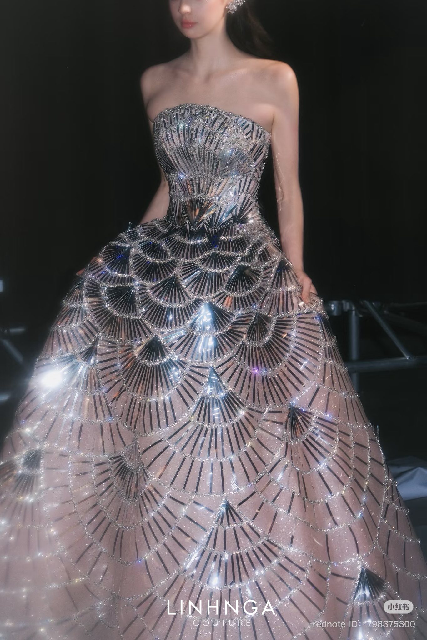 BST v&aacute;y đẹp như ti&ecirc;n đang khiến con g&aacute;i T&acirc;y - Ta đồng loạt "tan chảy", kh&ocirc;ng tin đ&acirc;y l&agrave; brand Việt- Ảnh 5.