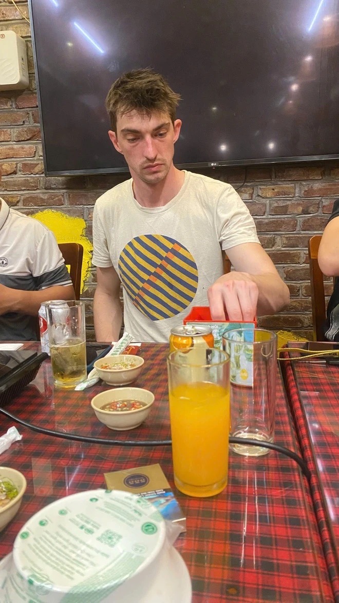 Kh&aacute;ch T&acirc;y đi lạc ng&atilde; xuống vực ở Lạng Sơn, mắc kẹt 1 đ&ecirc;m, cảnh tượng s&aacute;ng h&ocirc;m sau khiến người d&acirc;n e d&egrave;- Ảnh 5.