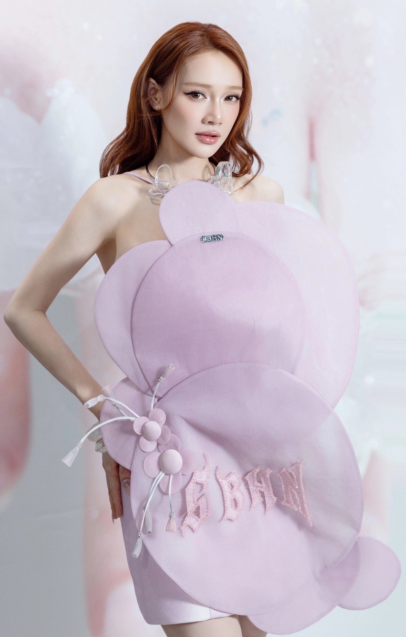 Kh&ocirc;ng hề k&eacute;o ch&acirc;n, Nh&atilde; Phương đang đi g&igrave; vậy?- Ảnh 4.