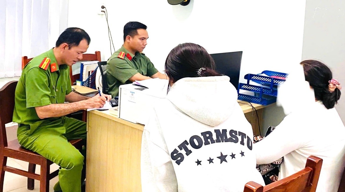 C&ocirc;ng an l&ecirc;n tiếng trước th&ocirc;ng tin "ch&aacute;u b&eacute; bị 2 thanh ni&ecirc;n bắt c&oacute;c ở Đồng Nai"- Ảnh 2.