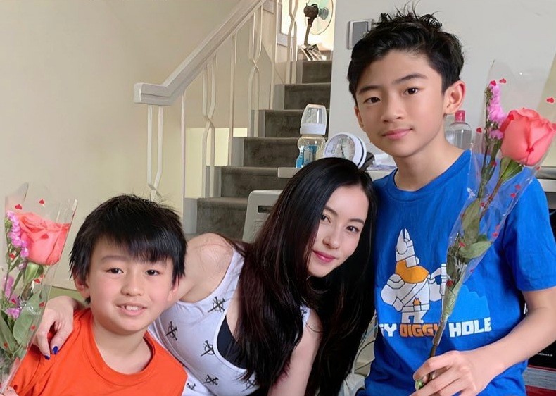 Qu&yacute; tử thứ 2 nh&agrave; Tạ Đ&igrave;nh Phong: Mới 15 tuổi đ&atilde; th&agrave;nh mỹ nam, soi đến th&agrave;nh t&iacute;ch c&agrave;ng cho&aacute;ng v&aacute;ng!- Ảnh 9.