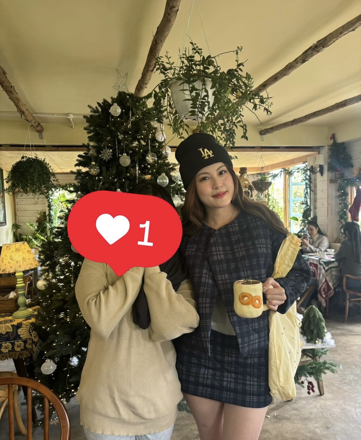 Lộ mặt thật của hội n&agrave;ng thơ Việt đang y&ecirc;u c&aacute;c nam thần: C&oacute; người g&acirc;y sốc, c&oacute; người k&iacute;n m&iacute;t vẫn được khen- Ảnh 2.