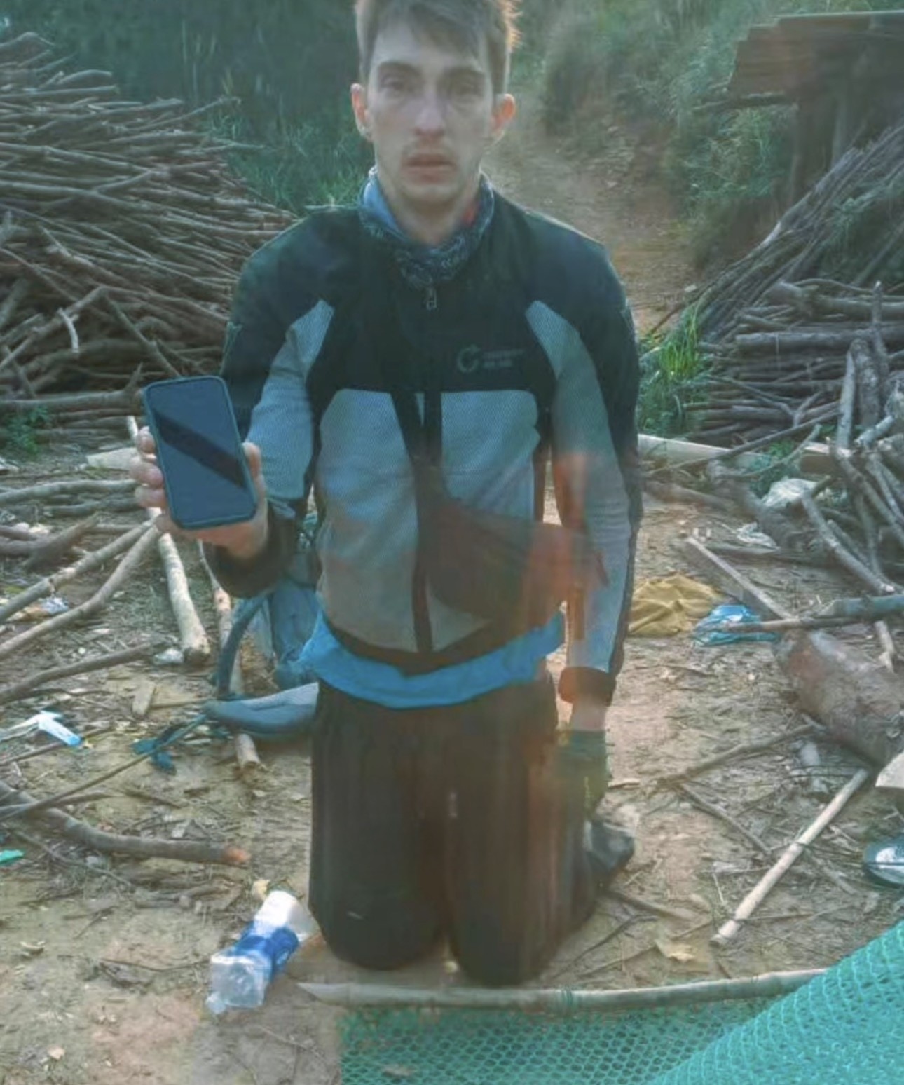 Kh&aacute;ch T&acirc;y đi lạc ng&atilde; xuống vực ở Lạng Sơn, mắc kẹt 1 đ&ecirc;m, cảnh tượng s&aacute;ng h&ocirc;m sau khiến người d&acirc;n e d&egrave;- Ảnh 1.