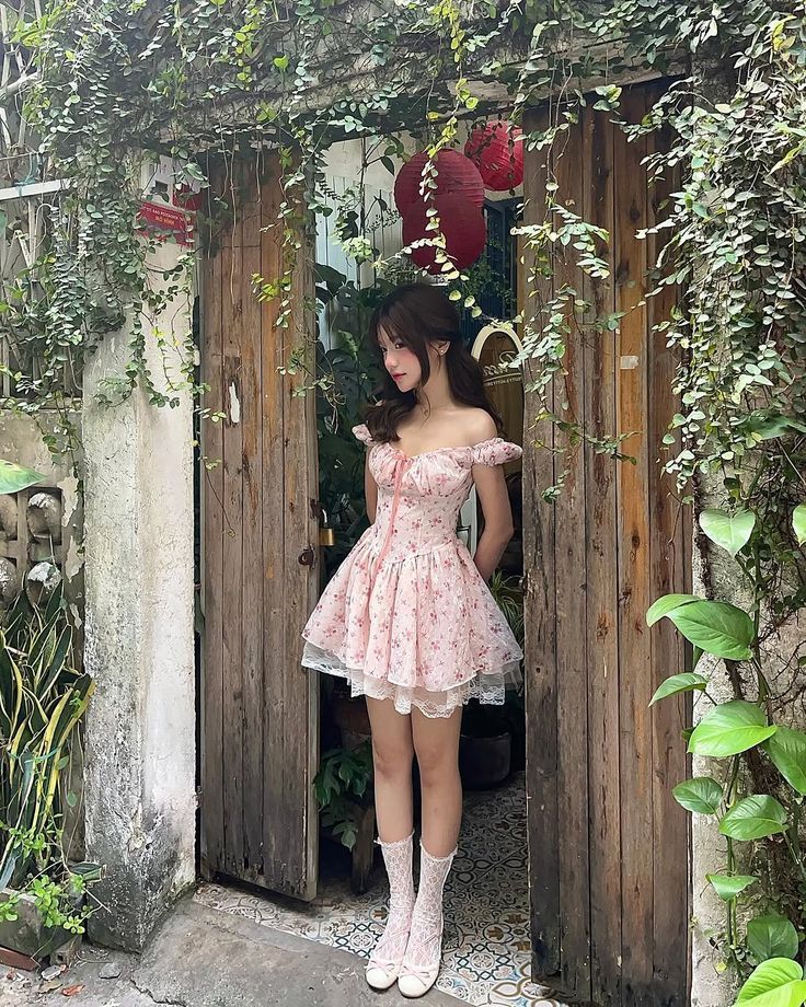 4 kiểu v&aacute;y h&egrave; đang phủ s&oacute;ng Instagram: Diện l&ecirc;n auto c&oacute; ảnh xinh, n&agrave;ng n&agrave;o cũng m&ecirc; mẩn- Ảnh 1.