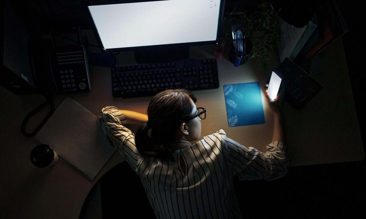 "Kh&aacute;c g&igrave; Squid Game đ&acirc;u": Người Trung Quốc chua ch&aacute;t - &ldquo;Giờ t&ocirc;i nằm thẳng rồi, th&iacute;ch th&igrave; cứ sa thải đi"- Ảnh 2.