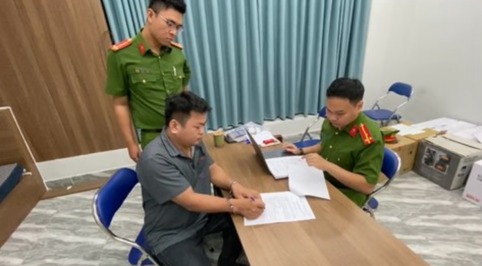 Ra lệnh bắt tạm giam Gi&aacute;m đốc C&ocirc;ng ty Đấu gi&aacute; Trần Tấn Ho&agrave;ng 44 tuổi- Ảnh 1.