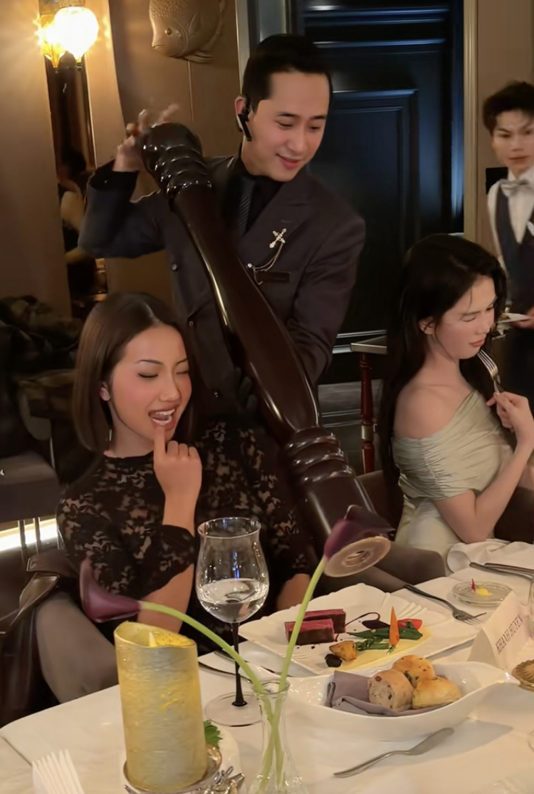 Ngọc Trinh l&ecirc;n tiếng chuyện 