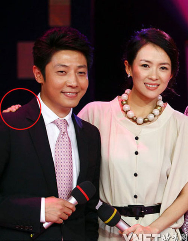 Mẹ ruột cản Chương Tử Di cưới sao nam đ&igrave;nh đ&aacute;m: &ldquo;Thu nhập con g&aacute;i t&ocirc;i gấp 70 lần cậu, nếu l&agrave; đ&agrave;n &ocirc;ng th&igrave; mau rời khỏi n&oacute;&rdquo;- Ảnh 1.