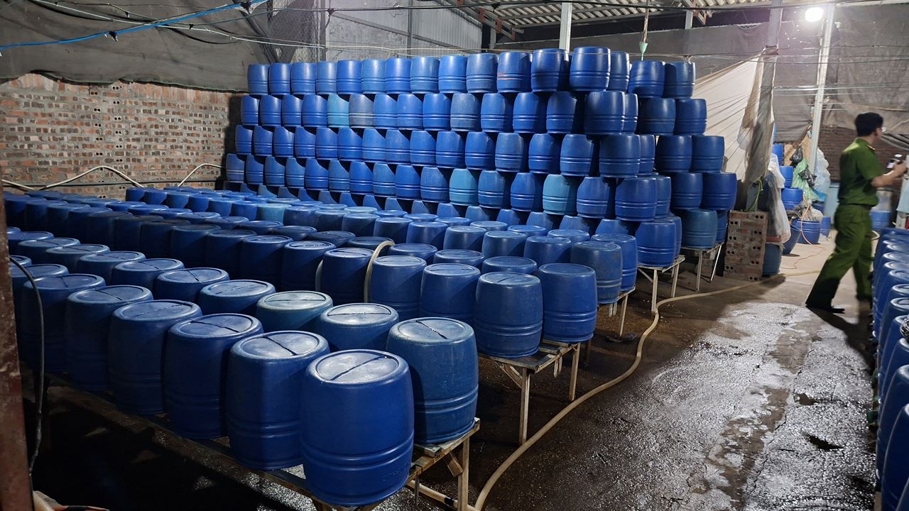 Cận cảnh bên trong cơ sở sản xuất hơn 500 tấn giá đỗ có sử dụng chất độc hại- Ảnh 5. Cận cảnh bên trong cơ sở sản xuất hơn 500 tấn giá đỗ có sử dụng chất độc hại- Ảnh 5.