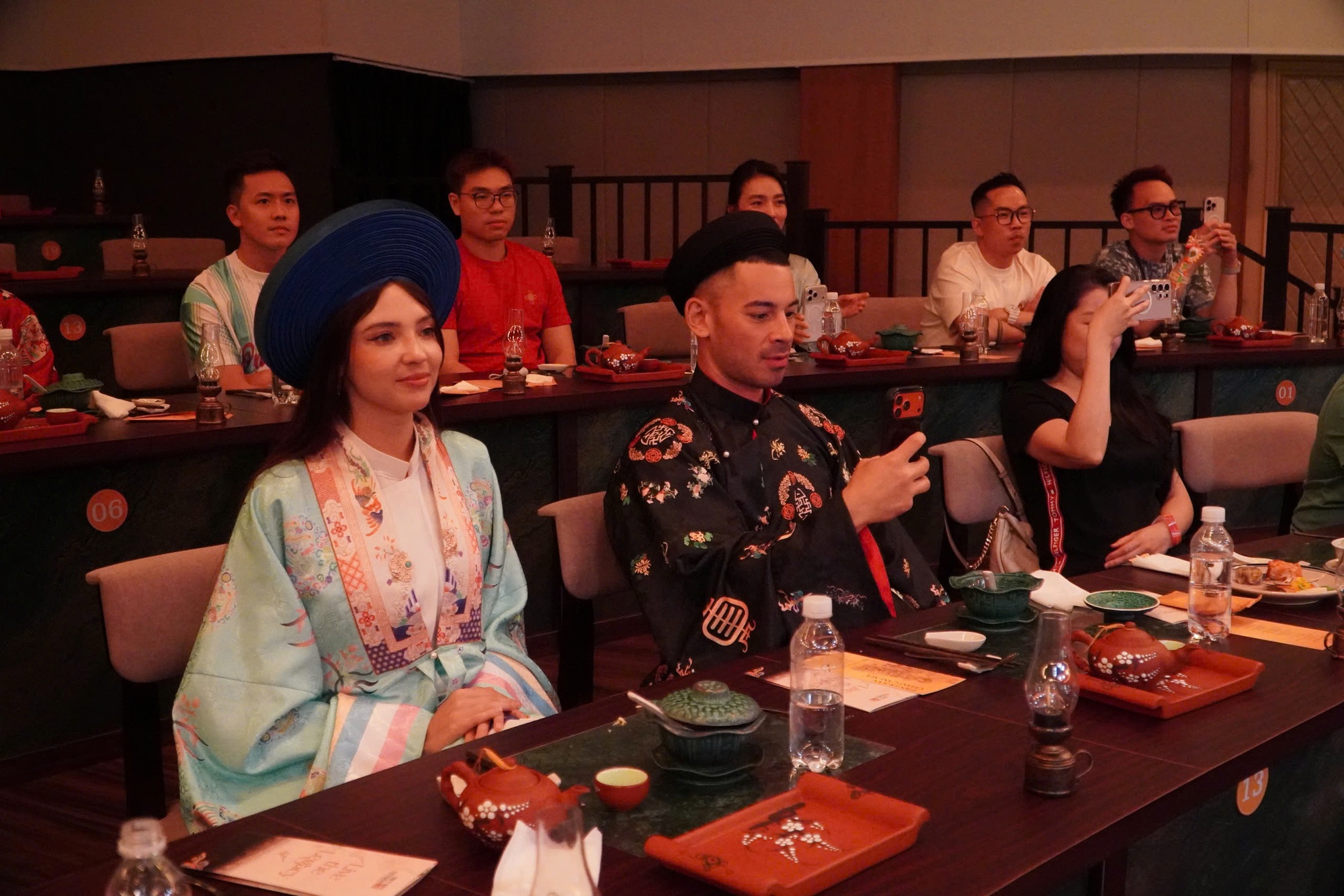 VIDEO: Show nghệ thuật, ẩm thực gần 2 triệu đồng ở trung t&acirc;m TPHCM c&oacute; g&igrave; hấp dẫn?- Ảnh 11.