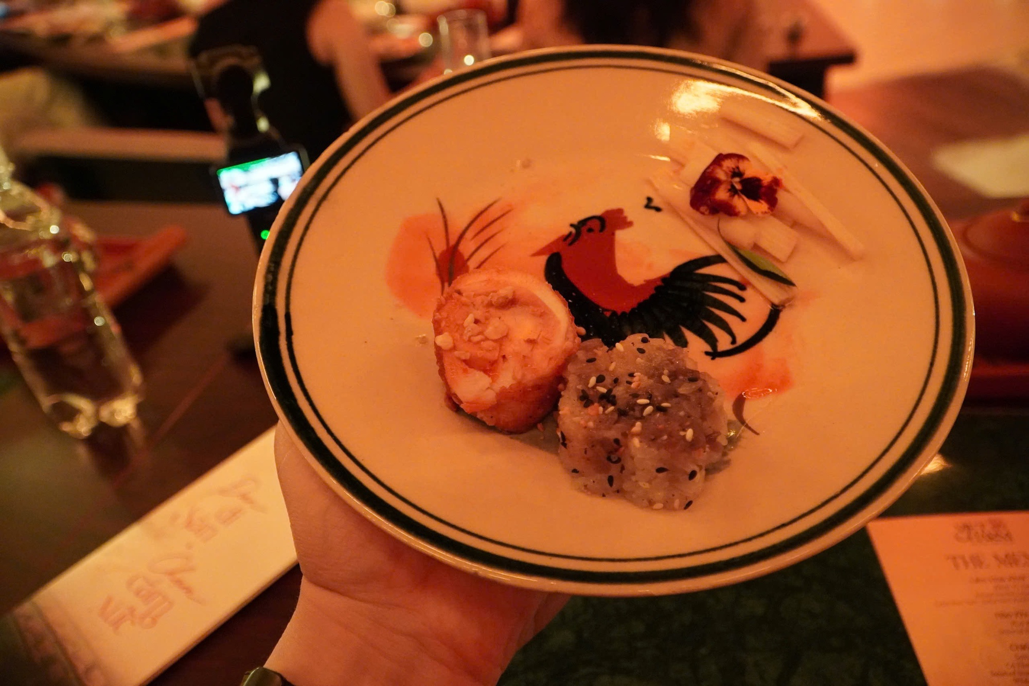 VIDEO: Show nghệ thuật, ẩm thực gần 2 triệu đồng ở trung t&acirc;m TPHCM c&oacute; g&igrave; hấp dẫn?- Ảnh 14.