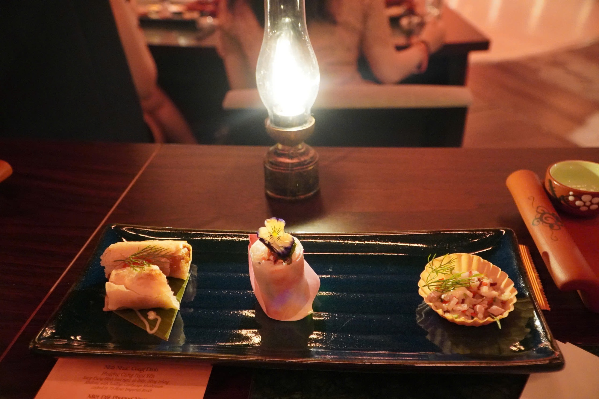 VIDEO: Show nghệ thuật, ẩm thực gần 2 triệu đồng ở trung t&acirc;m TPHCM c&oacute; g&igrave; hấp dẫn?- Ảnh 12.