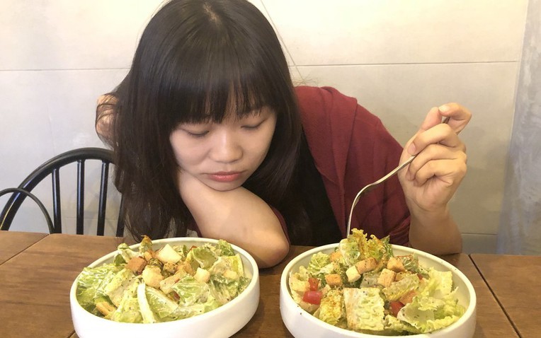 Sau 40 tuổi, kh&ocirc;ng b&eacute;o l&ecirc;n nhưng vẫn bị ch&ecirc; "gi&agrave; đi": Chuy&ecirc;n gia Nhật chỉ ra sai lầm ăn ki&ecirc;ng khiến nhiều người gầy m&agrave; vẫn l&atilde;o h&oacute;a- Ảnh 1.