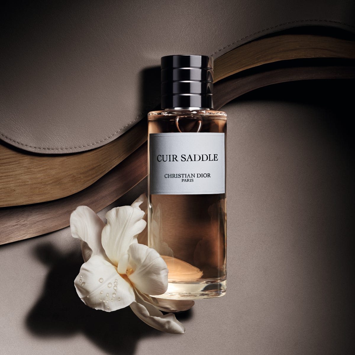 Linh nghiệm hơn cả đi cầu duy&ecirc;n: Top nước hoa "gọi đ&agrave;o hoa" vượng phong thủy gi&uacute;p bạn tho&aacute;t ế ngay năm 2026- Ảnh 12.