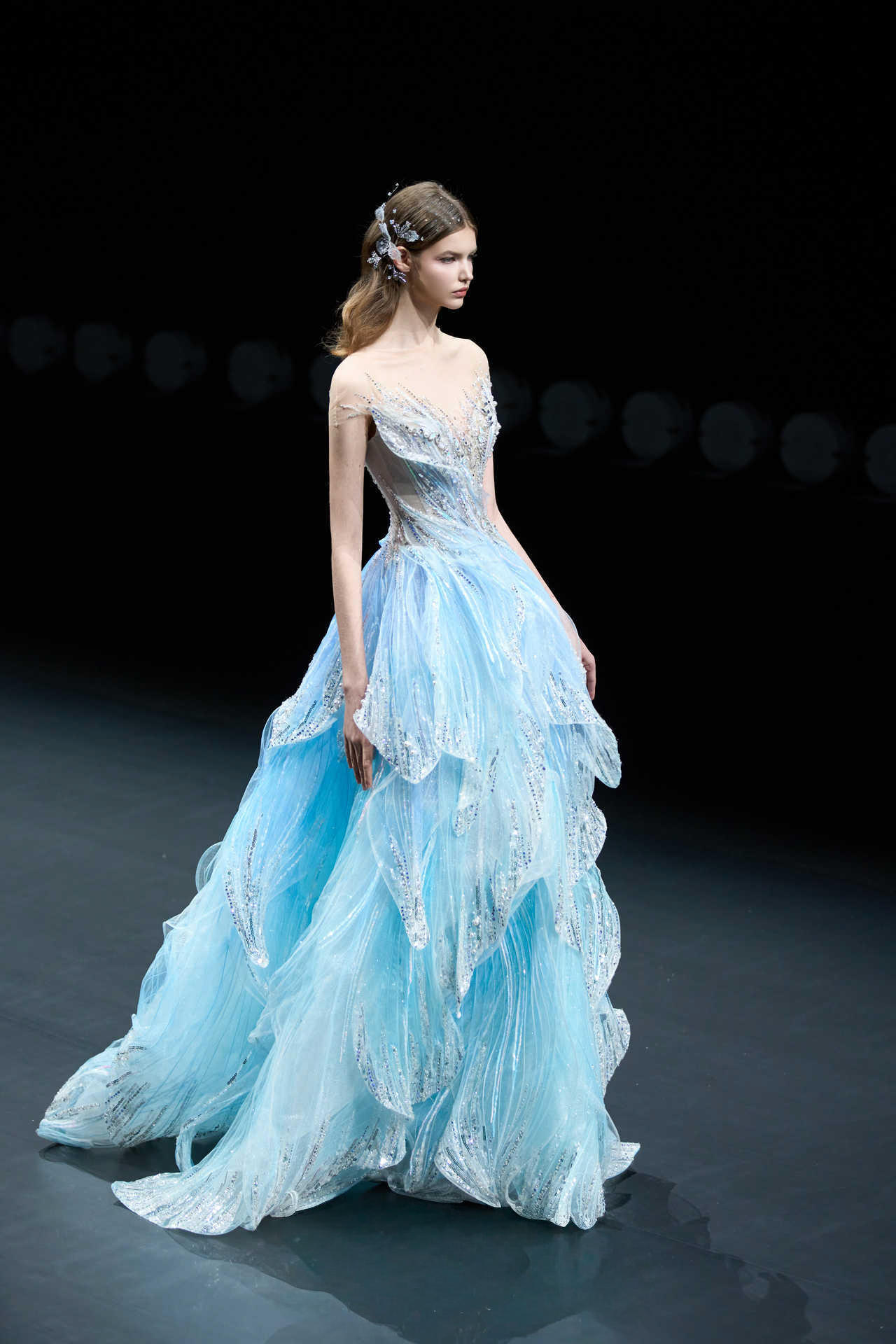 BST v&aacute;y đẹp như ti&ecirc;n đang khiến con g&aacute;i T&acirc;y - Ta đồng loạt "tan chảy", kh&ocirc;ng tin đ&acirc;y l&agrave; brand Việt- Ảnh 6.