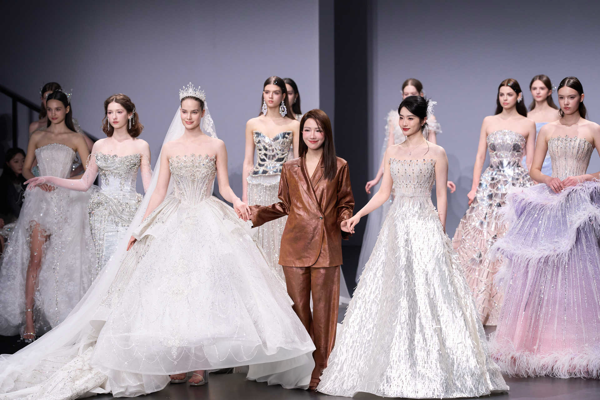 BST v&aacute;y đẹp như ti&ecirc;n đang khiến con g&aacute;i T&acirc;y - Ta đồng loạt "tan chảy", kh&ocirc;ng tin đ&acirc;y l&agrave; brand Việt- Ảnh 9.