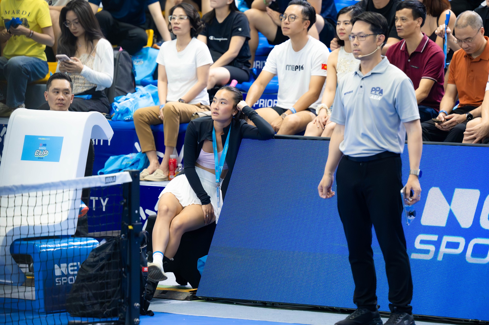 Cận cảnh nàng thơ Alix Trương hoá CĐV cuồng nhiệt cổ vũ nhưng em trai Jonathan lỡ hẹn HCĐ PPA Hanoi- Ảnh 4. Cận cảnh nàng thơ Alix Trương hoá CĐV cuồng nhiệt cổ vũ nhưng em trai Jonathan lỡ hẹn HCĐ PPA Hanoi- Ảnh 4.