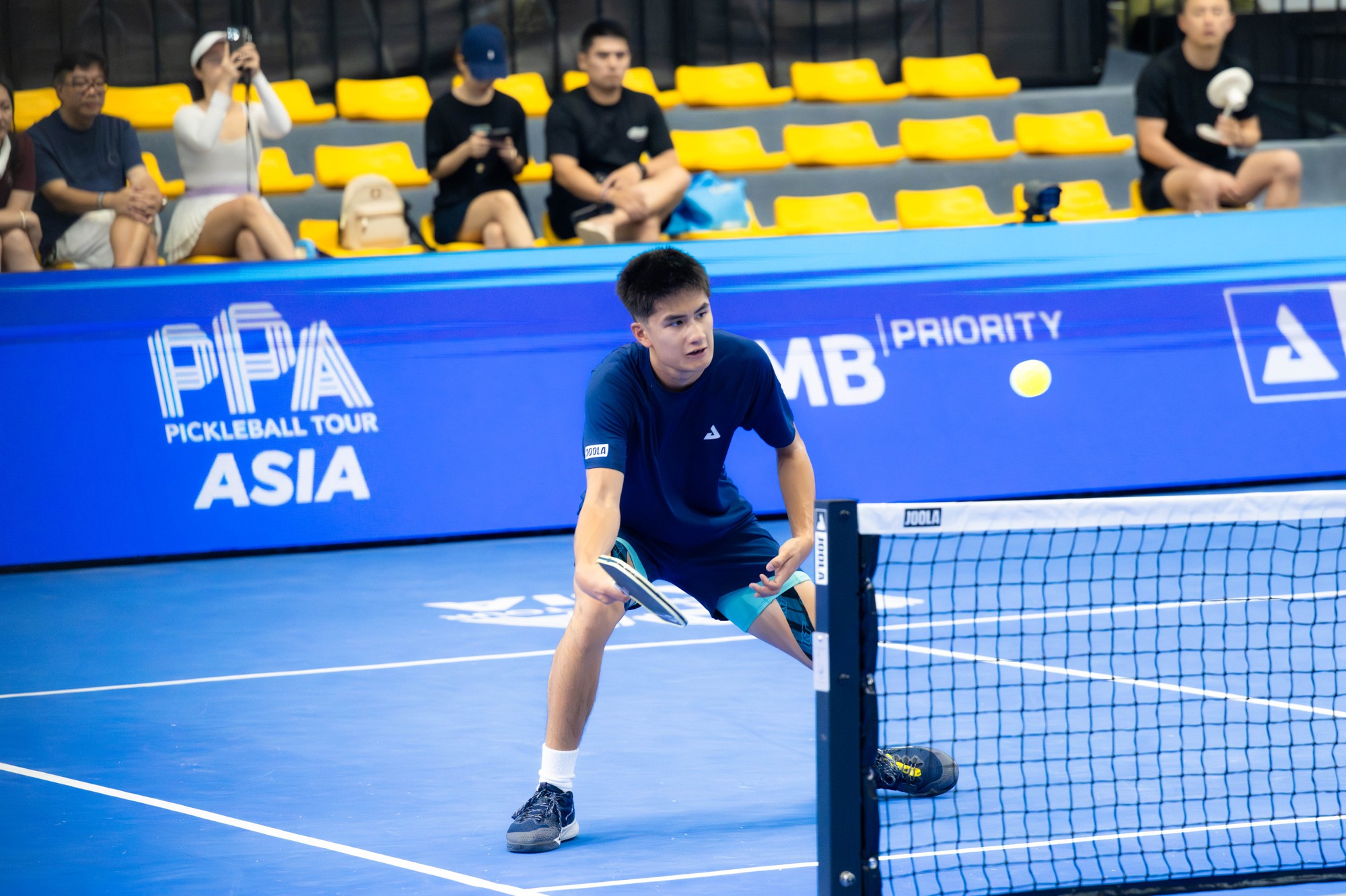 Cận cảnh nàng thơ Alix Trương hoá CĐV cuồng nhiệt cổ vũ nhưng em trai Jonathan lỡ hẹn HCĐ PPA Hanoi- Ảnh 7. Cận cảnh nàng thơ Alix Trương hoá CĐV cuồng nhiệt cổ vũ nhưng em trai Jonathan lỡ hẹn HCĐ PPA Hanoi- Ảnh 7.