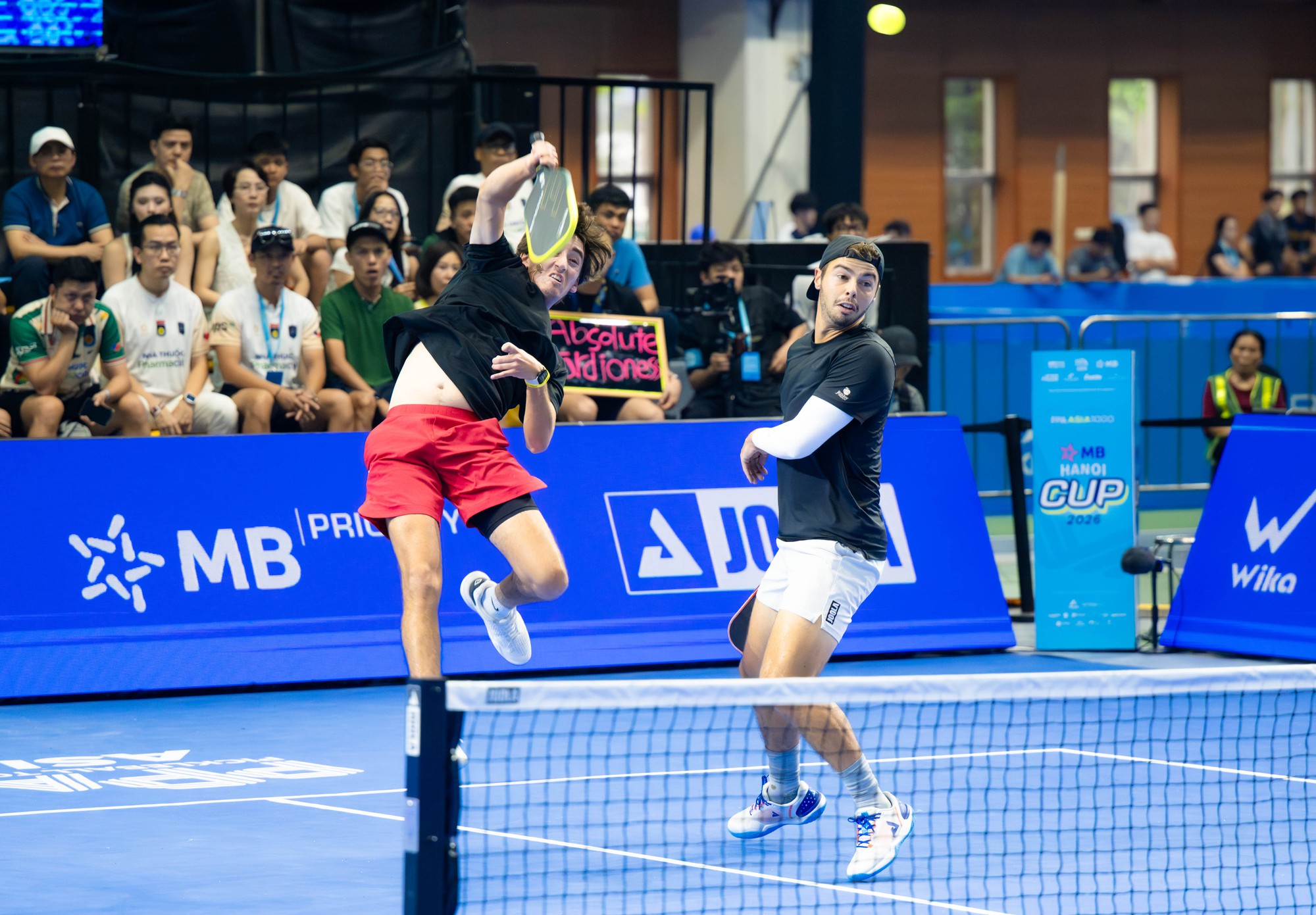 Ben Johns chơi đẳng cấp để l&ecirc;n ng&ocirc;i v&ocirc; địch đ&ocirc;i nam PPA Hanoi, đội n&oacute;n l&aacute; h&ocirc; vang: "T&ocirc;i y&ecirc;u Việt Nam"- Ảnh 7.