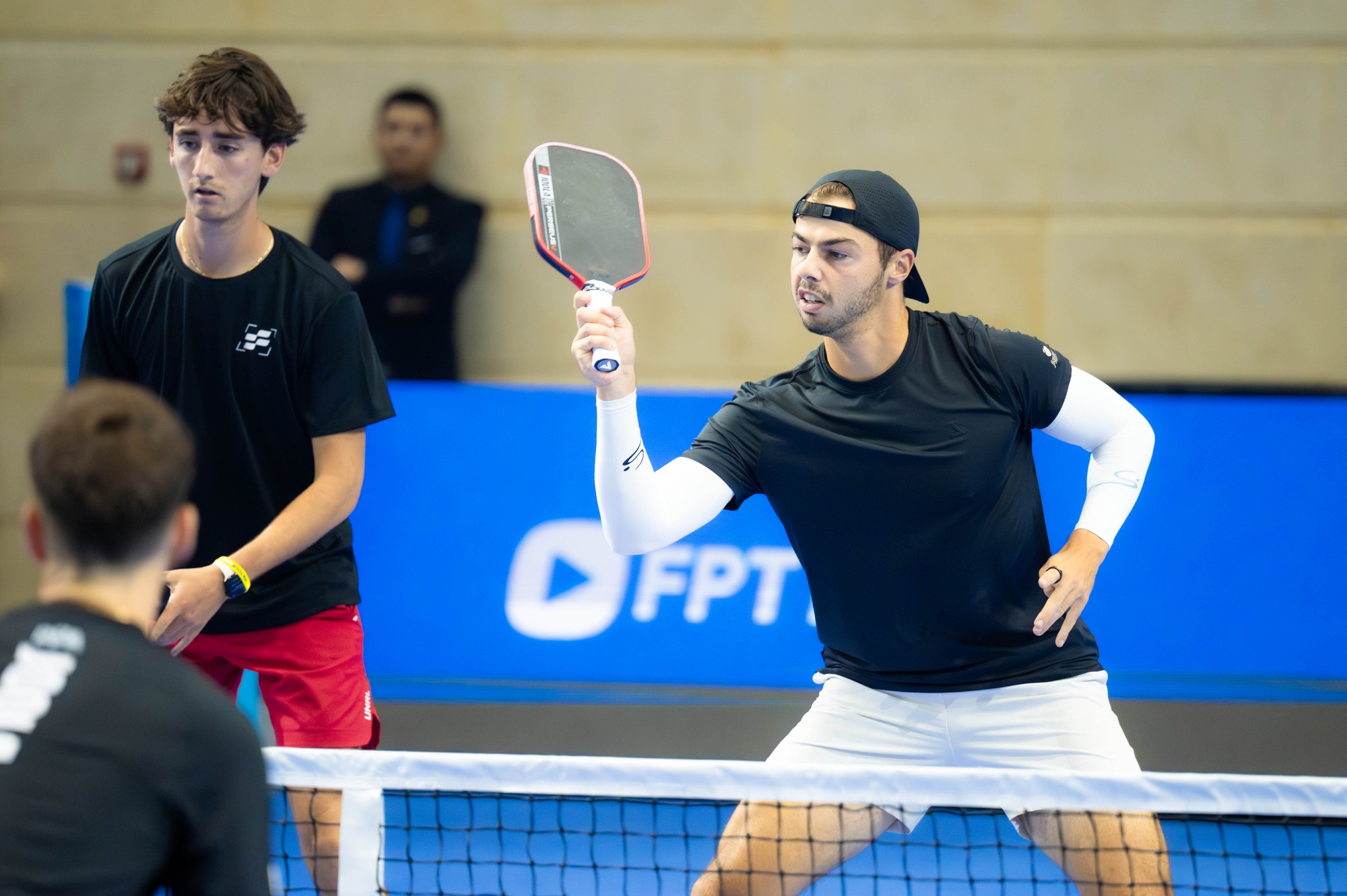 Ben Johns chơi đẳng cấp để l&ecirc;n ng&ocirc;i v&ocirc; địch đ&ocirc;i nam PPA Hanoi, đội n&oacute;n l&aacute; h&ocirc; vang: "T&ocirc;i y&ecirc;u Việt Nam"- Ảnh 4.