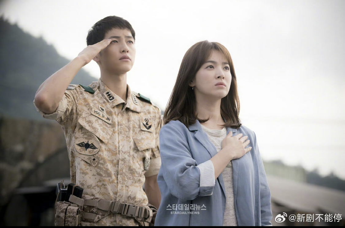 Hậu Duệ Mặt Trời: 10 năm tr&ocirc;i qua vẫn l&agrave; huyền thoại phim H&agrave;n kh&ocirc;ng thể thay thế- Ảnh 6.