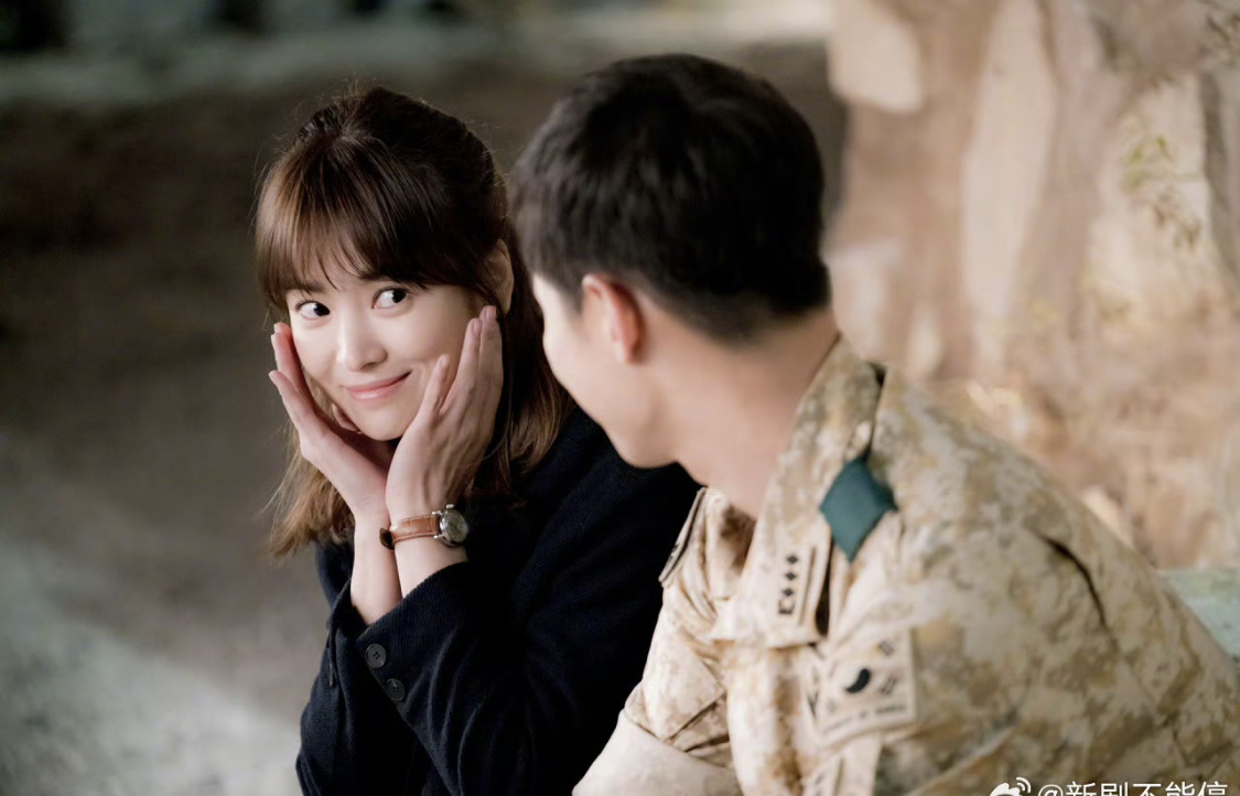 Hậu Duệ Mặt Trời: 10 năm tr&ocirc;i qua vẫn l&agrave; huyền thoại phim H&agrave;n kh&ocirc;ng thể thay thế- Ảnh 2.