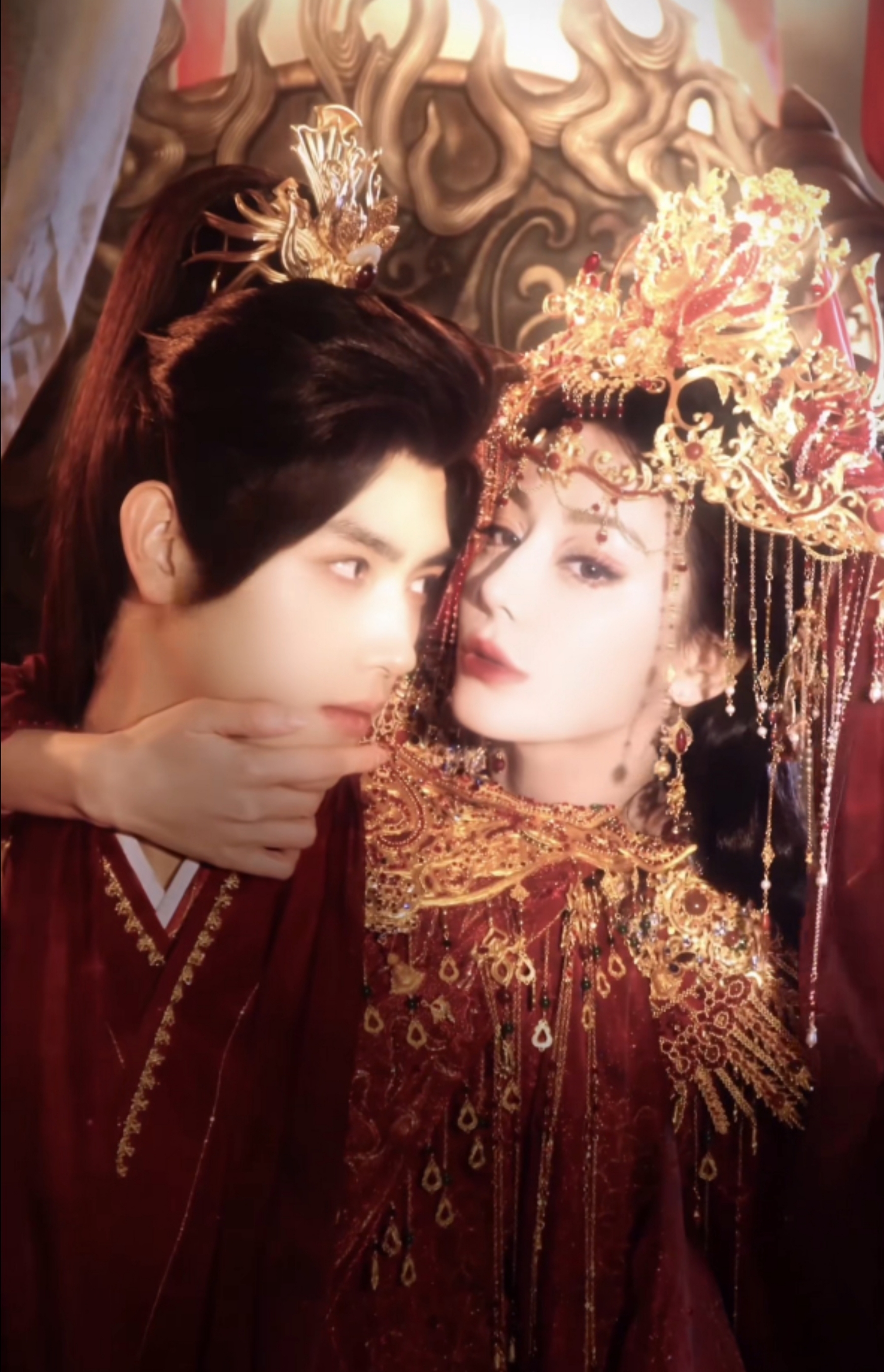 Chưa từng c&oacute; bộ ảnh cưới n&agrave;o đ&aacute;ng sợ thế n&agrave;y: C&ocirc; d&acirc;u tr&ocirc;ng như d&igrave; ch&uacute; rể, đơ hơn tượng đ&aacute; ng&agrave;n năm- Ảnh 2.