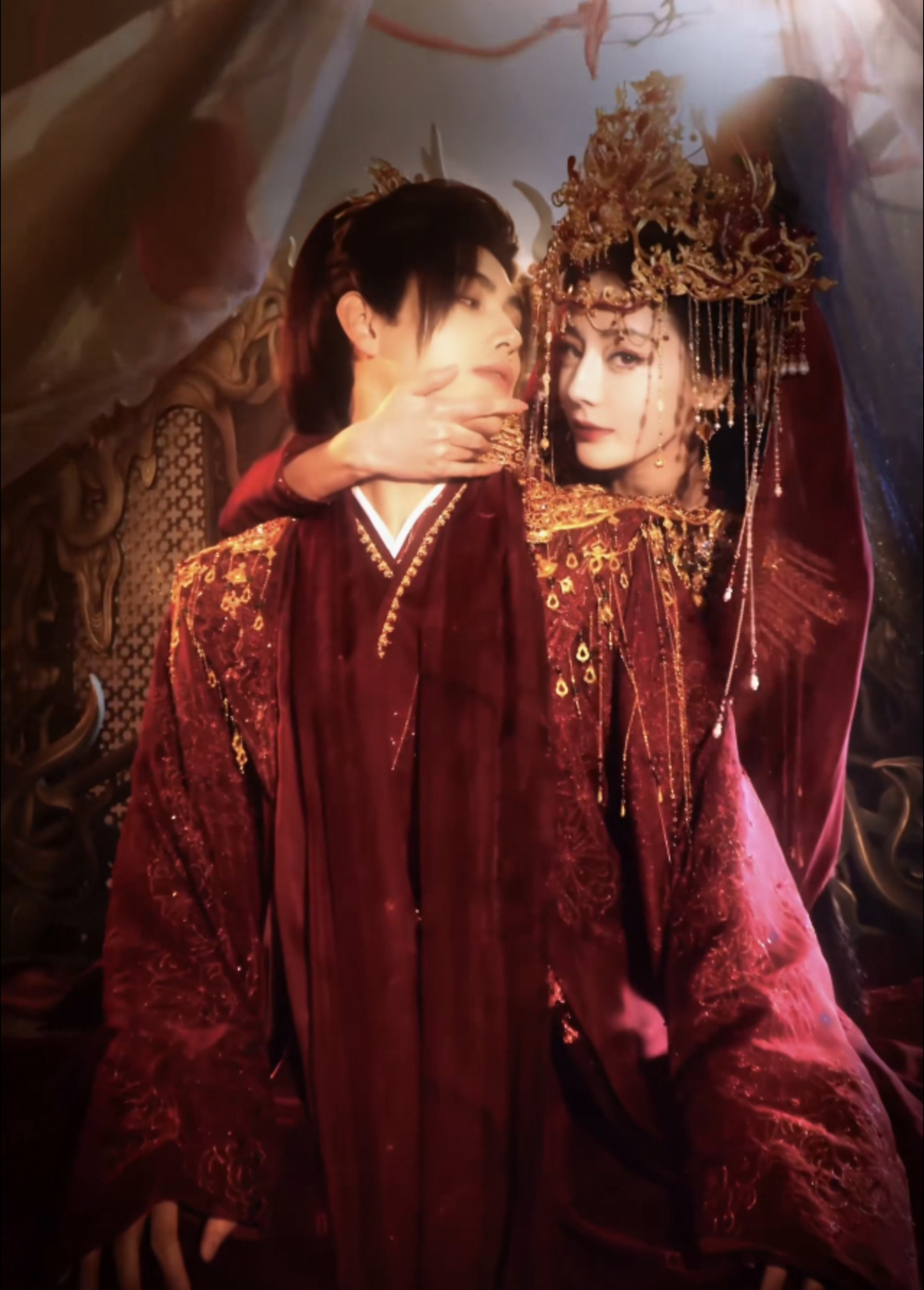 Chưa từng c&oacute; bộ ảnh cưới n&agrave;o đ&aacute;ng sợ thế n&agrave;y: C&ocirc; d&acirc;u tr&ocirc;ng như d&igrave; ch&uacute; rể, đơ hơn tượng đ&aacute; ng&agrave;n năm- Ảnh 3.