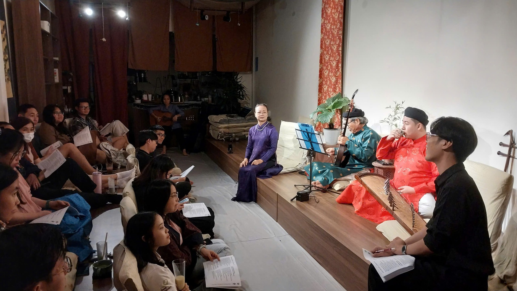 Hiếu Văn Ngư v&agrave; Nh&atilde; Tập Hi&ecirc;n: "C&oacute; một loại hạnh ph&uacute;c s&acirc;u sắc l&agrave; khi bộ n&atilde;o được tri thức đ&aacute;nh thức&rdquo;- Ảnh 20.