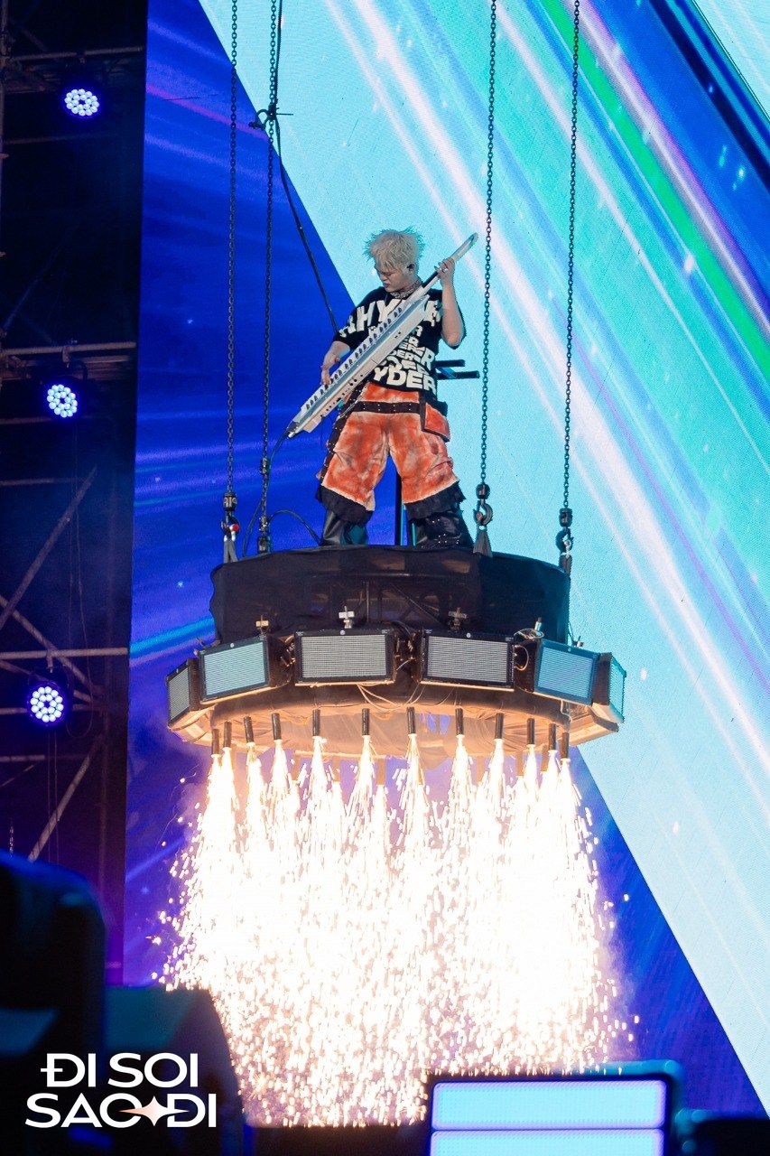 RHYDER và concert LUMINARHY: Ở tuổi 25, một nghệ sĩ trẻ chứng minh mình đủ sức gánh cả giấc mơ lớn!- Ảnh 10. RHYDER và concert LUMINARHY: Ở tuổi 25, một nghệ sĩ trẻ chứng minh mình đủ sức gánh cả giấc mơ lớn!- Ảnh 10.