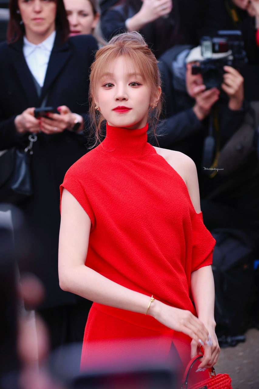 Showbiz c&oacute; mỹ nh&acirc;n l&agrave; tiểu thư giới thượng lưu k&iacute;n tiếng đi h&aacute;t, nhan sắc học thức kh&ocirc;ng thiếu thứ g&igrave;- Ảnh 2.