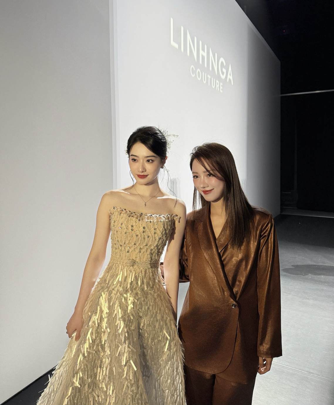 BST v&aacute;y đẹp như ti&ecirc;n đang khiến con g&aacute;i T&acirc;y - Ta đồng loạt "tan chảy", kh&ocirc;ng tin đ&acirc;y l&agrave; brand Việt- Ảnh 8.