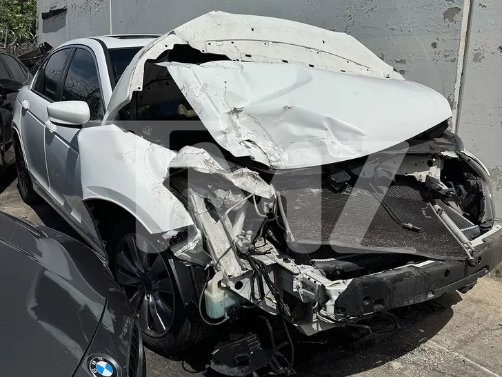 Khẩn cấp đưa nữ diễn vi&ecirc;n c&ugrave;ng c&aacute;c con v&agrave;o bệnh viện sau tai nạn &ocirc; t&ocirc; kinh ho&agrave;ng- Ảnh 2.