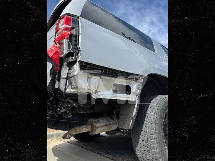 Khẩn cấp đưa nữ diễn vi&ecirc;n c&ugrave;ng c&aacute;c con v&agrave;o bệnh viện sau tai nạn &ocirc; t&ocirc; kinh ho&agrave;ng- Ảnh 1.