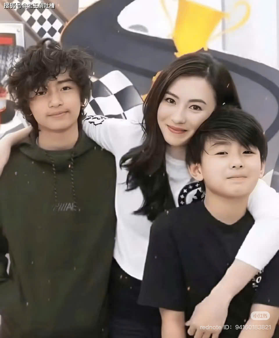 Qu&yacute; tử thứ 2 nh&agrave; Tạ Đ&igrave;nh Phong: Mới 15 tuổi đ&atilde; th&agrave;nh mỹ nam, soi đến th&agrave;nh t&iacute;ch c&agrave;ng cho&aacute;ng v&aacute;ng!- Ảnh 10.