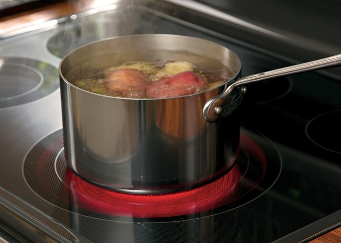 Cảnh b&aacute;o đặc biệt đến c&aacute;c gia đ&igrave;nh đang d&ugrave;ng bếp hồng ngoại- Ảnh 2.