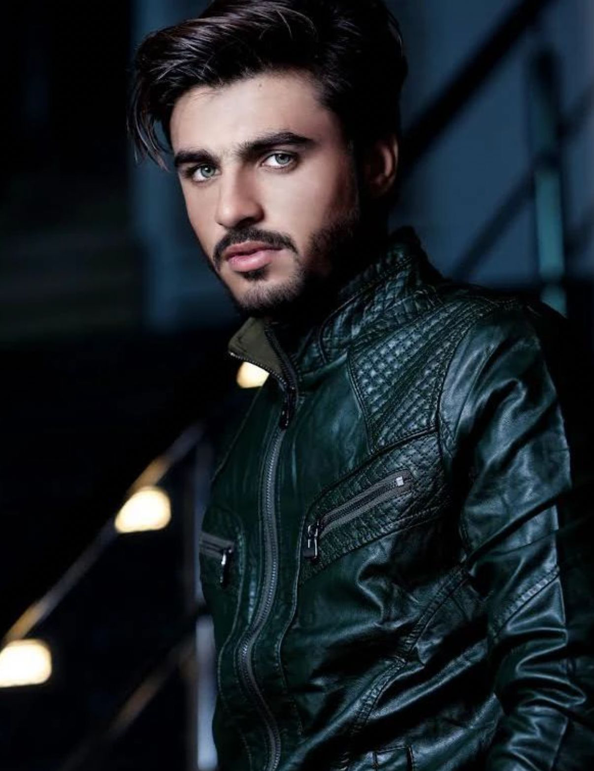 "Anh b&aacute;n tr&agrave; đẹp trai nhất thế giới" b&acirc;y giờ ra sao?- Ảnh 4.