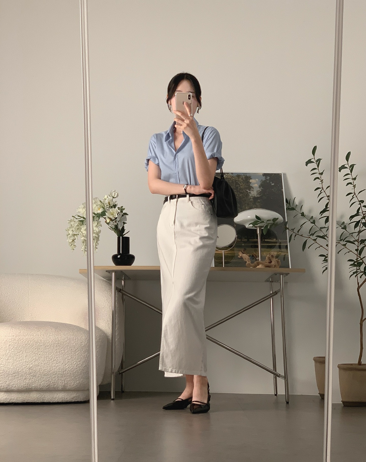 Chị em cứ mặc ch&acirc;n v&aacute;y s&aacute;ng m&agrave;u thật nhiều v&agrave;o m&ugrave;a h&egrave;, vừa nhẹ m&aacute;t vừa trẻ hẳn ra- Ảnh 2.