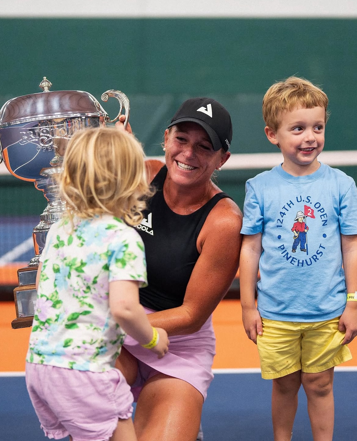 Brooke Buckner x&aacute;ch vợt đi đối đầu cả "thế giới", 3 con nhỏ ở nh&agrave; đ&atilde; c&oacute; chồng chăm, hạnh ph&uacute;c l&agrave; đ&acirc;y!- Ảnh 5.